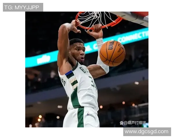 雄鹿队字母哥创NBA历史新纪录，英雄联盟级表现背后暗藏季后赛隐患