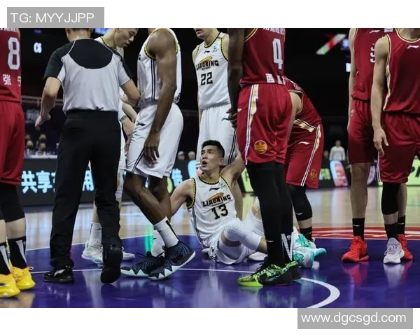 CBA精彩赛事回顾：关键时刻、球员表现、战术解析与球迷热情